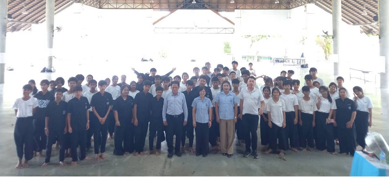 หัวเราะอย่างมีสุข เติมพลังใจวัยอาชีวะ